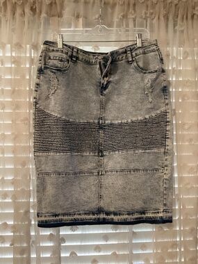 Women’s Large Denim Skirt